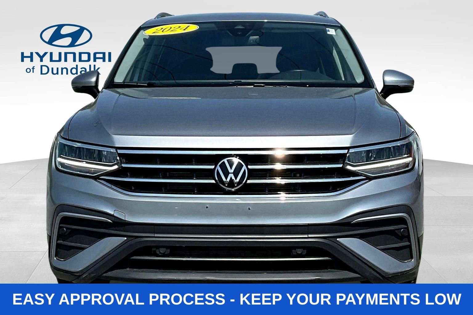 Used 2024 Volkswagen Tiguan SE image 2