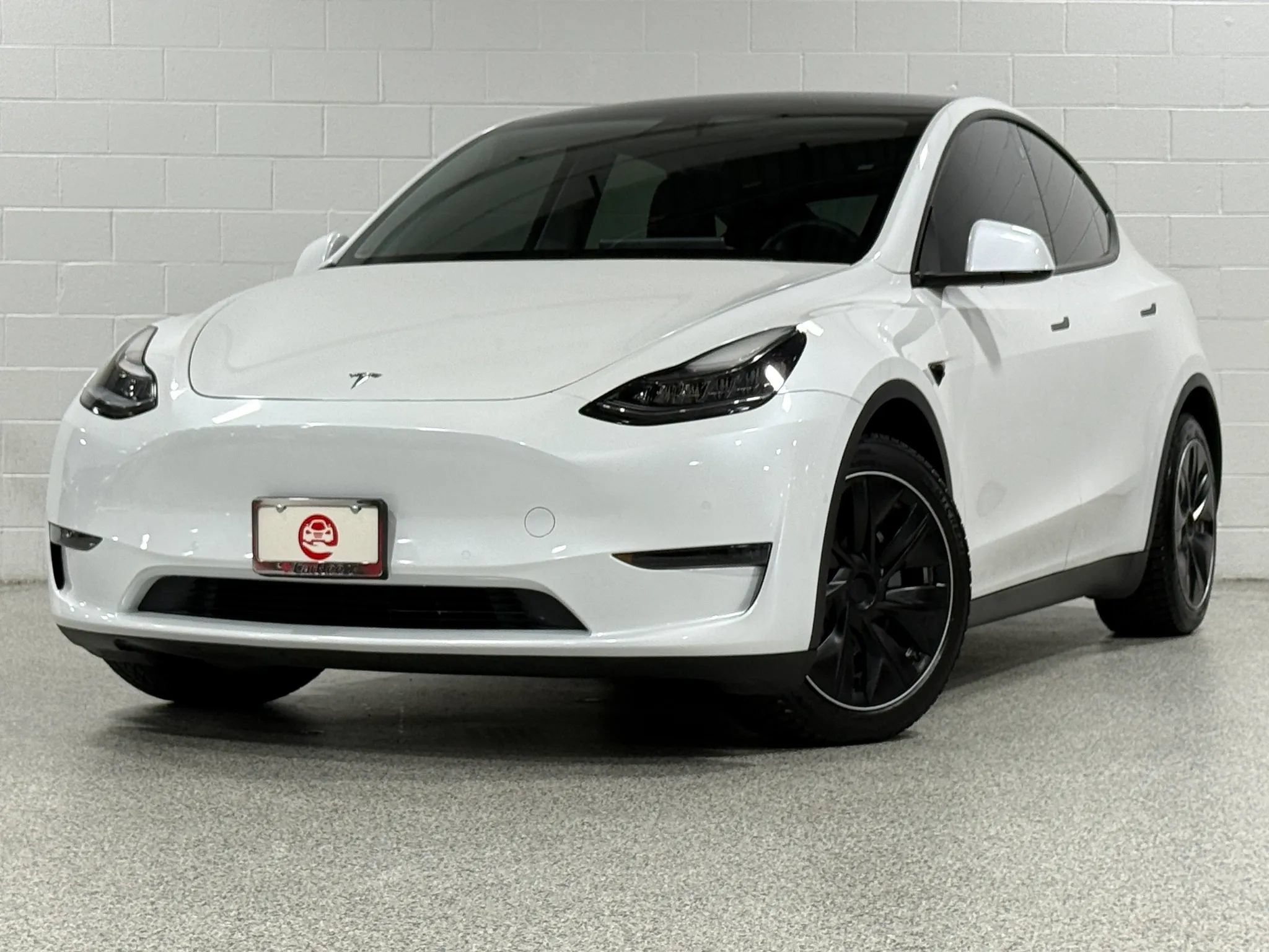Used 2021 Tesla Model Y Long Range AWD/4WD image 2