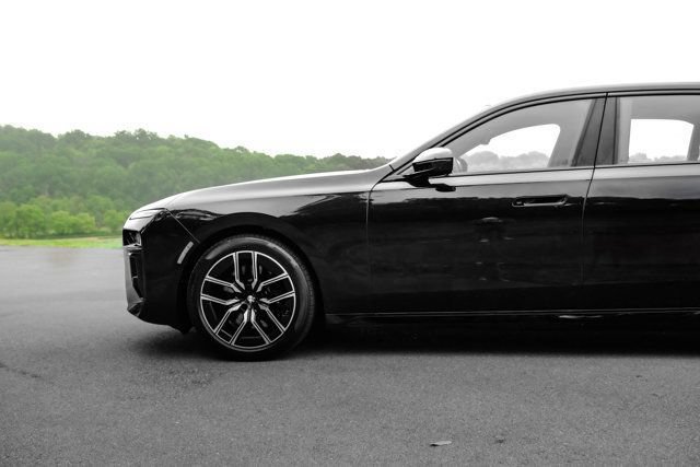 Used 2023 BMW 760i xDrive w/ Luxury Rear Seating Package AWD/4WD image 9
