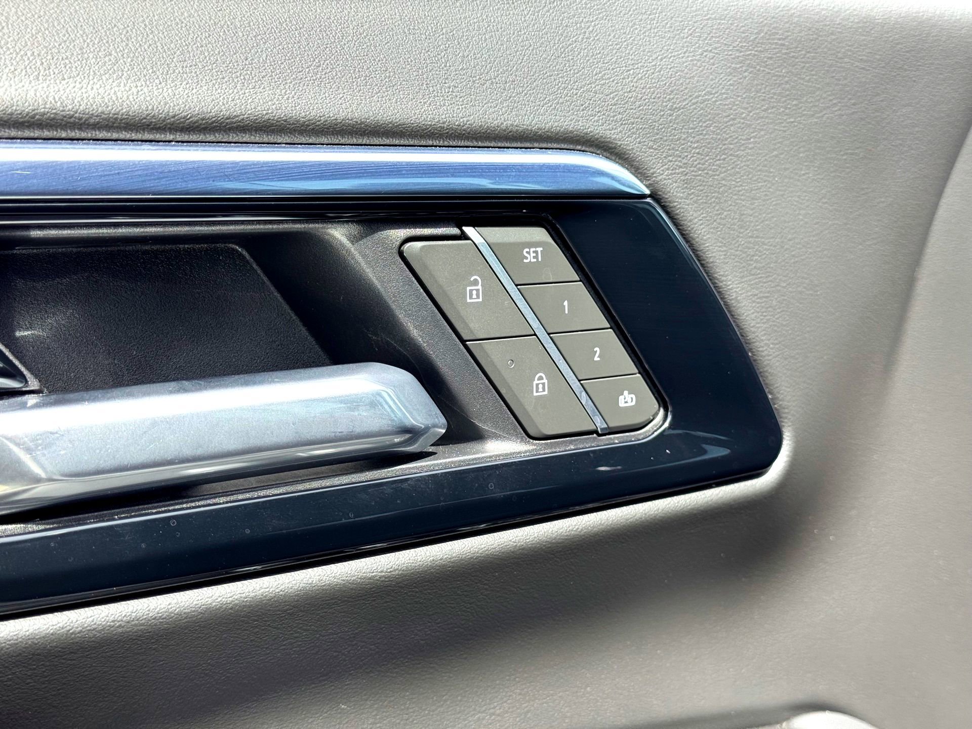 Used 2025 Chevrolet Tahoe LT w/ Comfort Package image 17