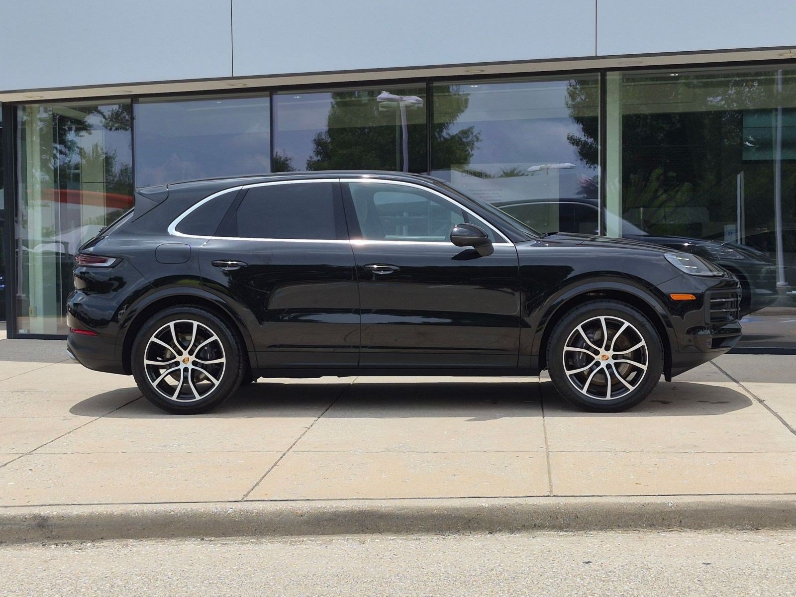Certified 2026 Porsche Cayenne AWD/4WD image 8