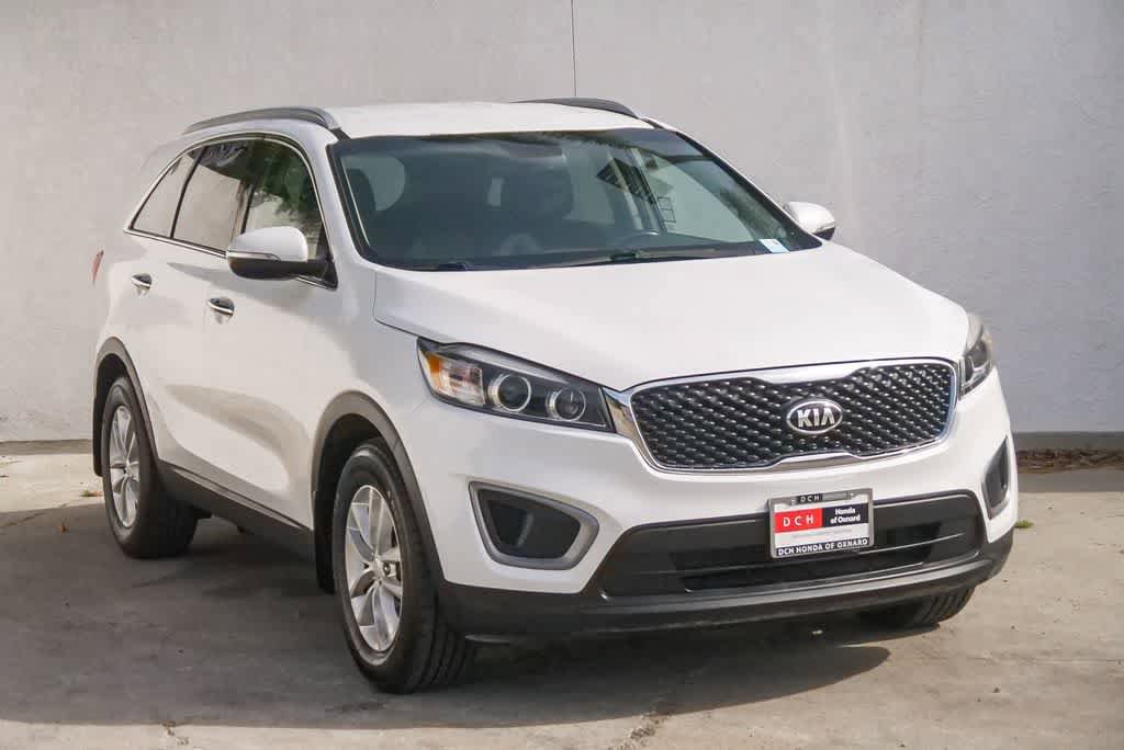 Used 2016 Kia Sorento LX w/ LX Convenience Package image 3