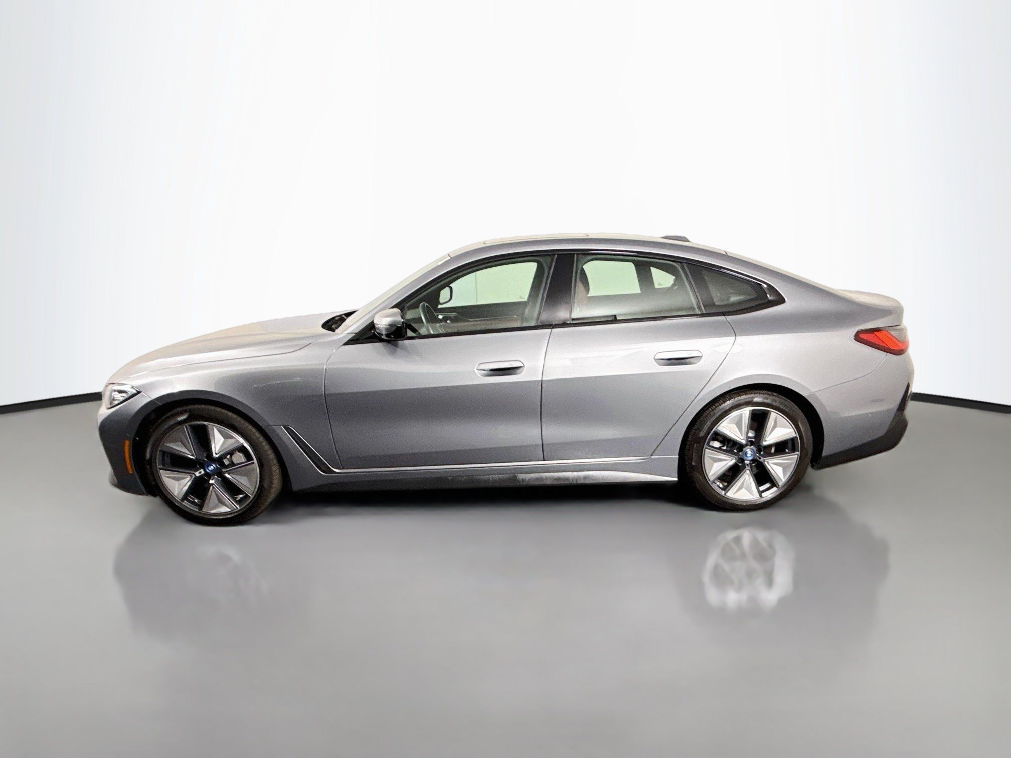 Used 2023 BMW i4 eDrive40 w/ Premium Package RWD image 6