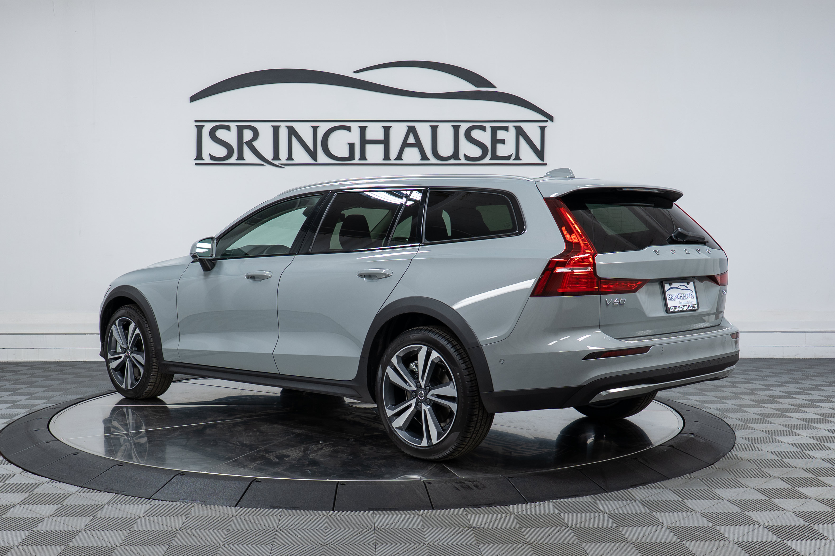 New 2026 Volvo V60 B5 Cross Country Plus w/ Climate Package AWD/4WD image 7