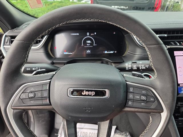 Certified 2025 Jeep Grand Cherokee Limited w/ Black Appearance Package RWD image 26