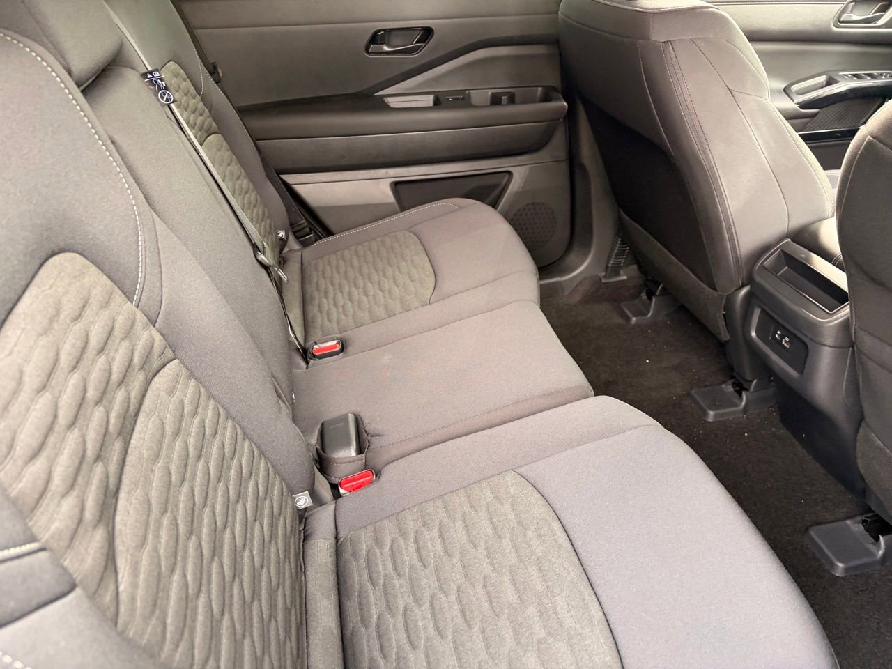 Used 2025 Nissan Pathfinder S AWD/4WD image 15