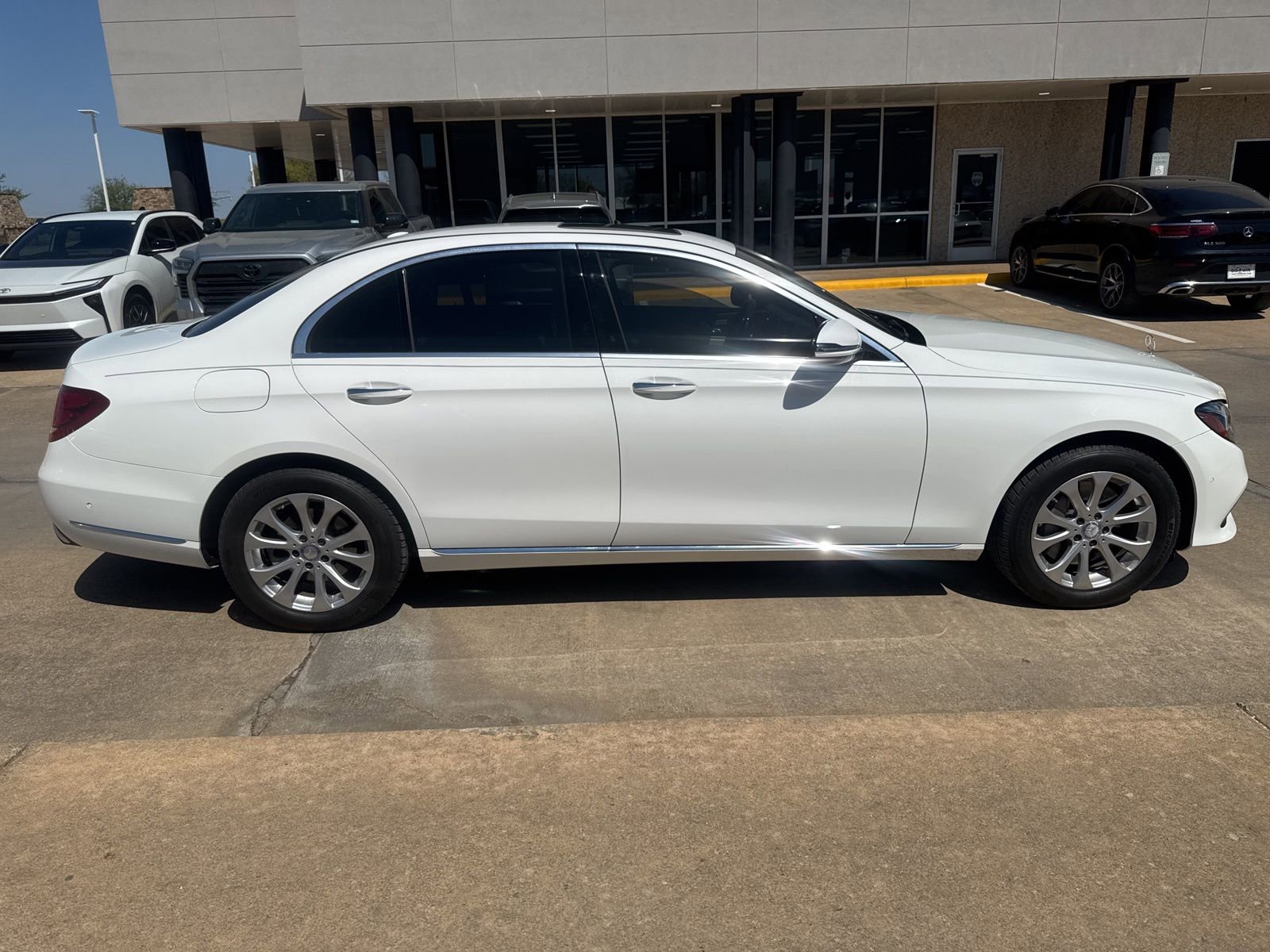 Used 2017 Mercedes-Benz E 300 4MATIC image 3