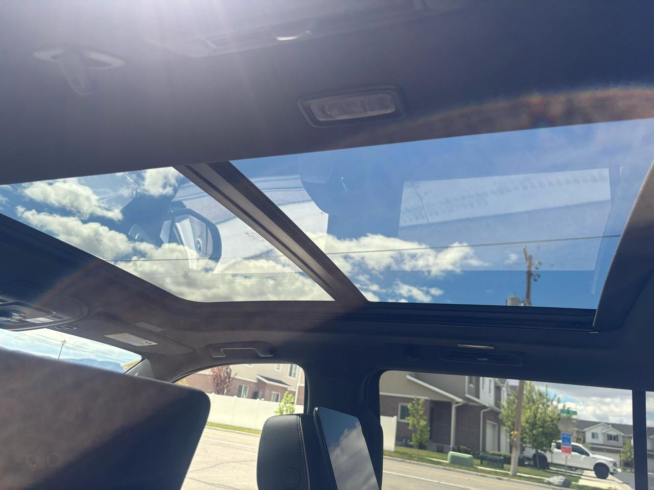 Used 2025 GMC Yukon XL Elevation w/ Elevation Premium Package image 11