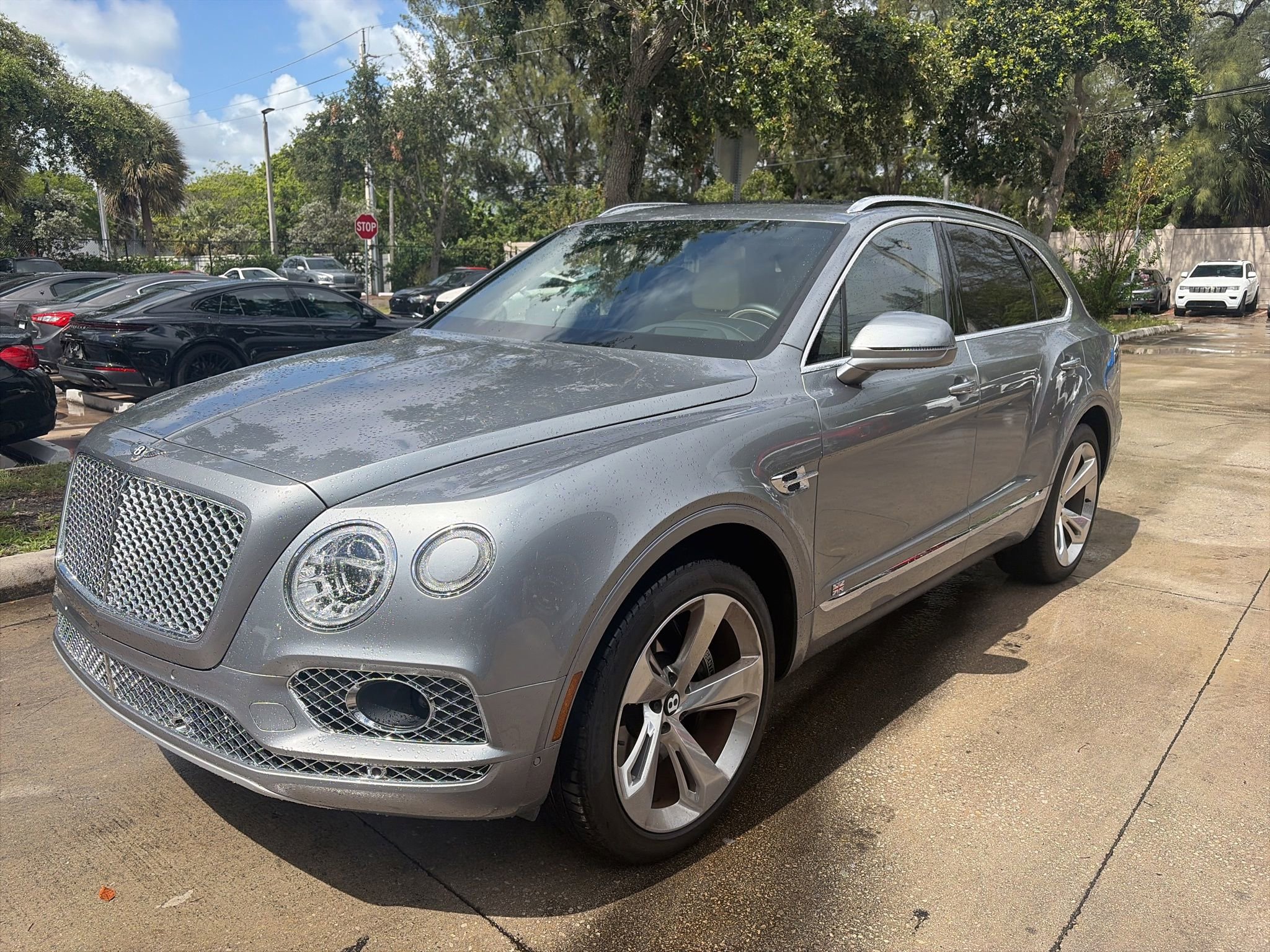 Used 2018 Bentley Bentayga AWD/4WD image 2