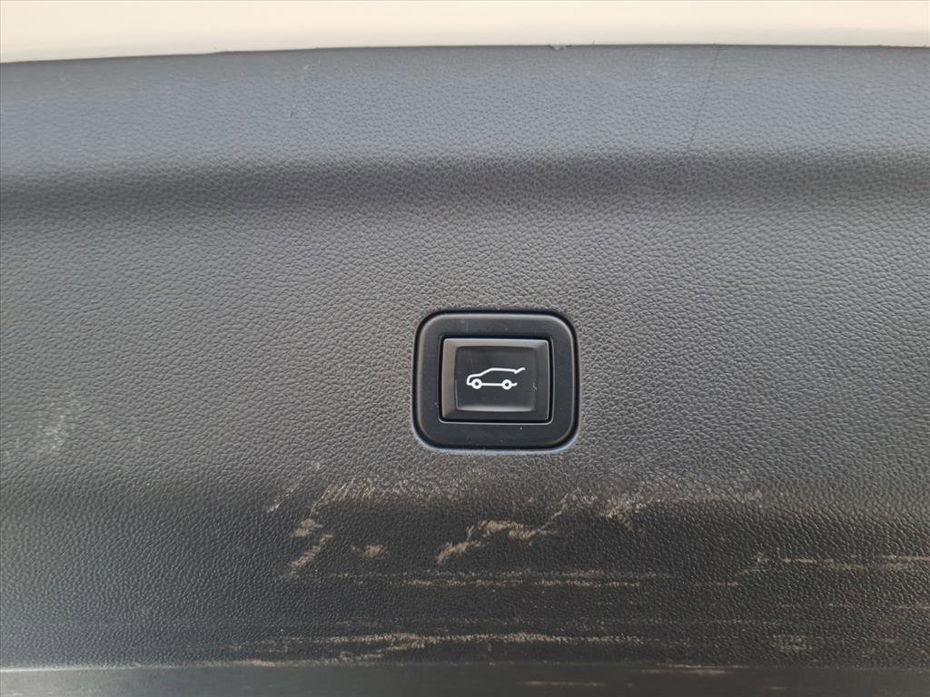 Used 2022 Chevrolet Suburban LT w/ Luxury Package image 7