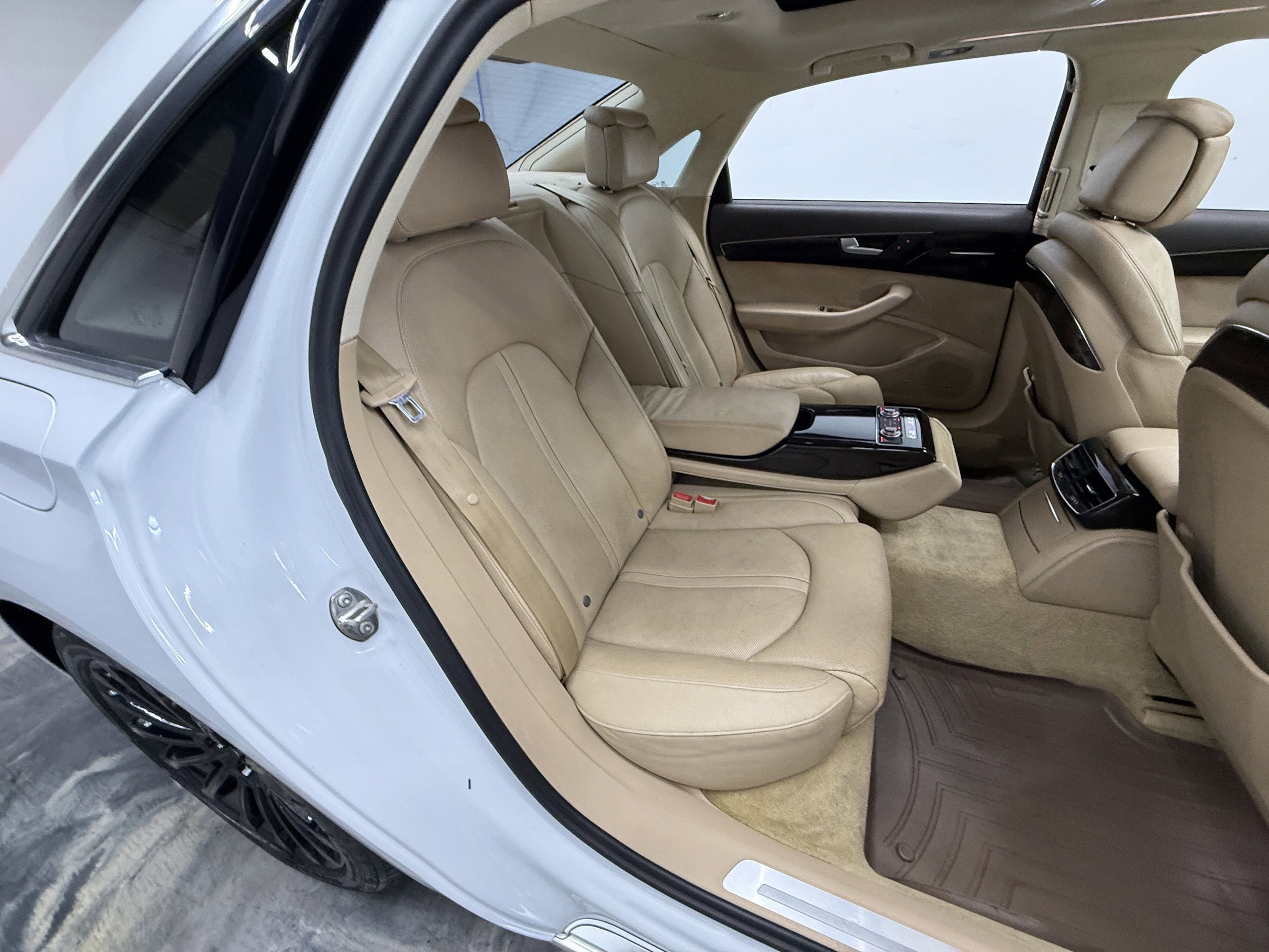 Used 2015 Audi A8 L 3.0T AWD/4WD image 30