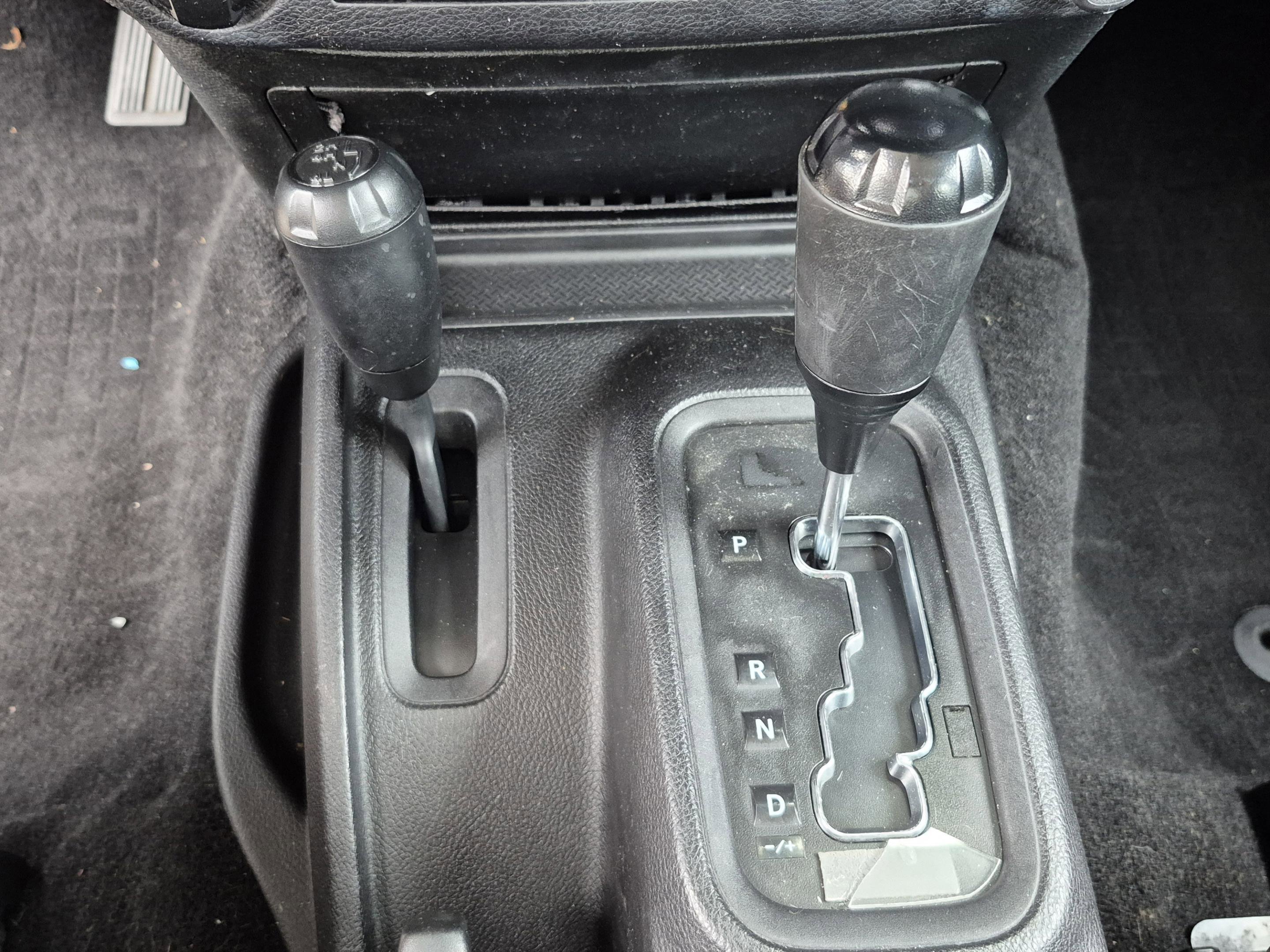 Used 2015 Jeep Wrangler Sport AWD/4WD image 13
