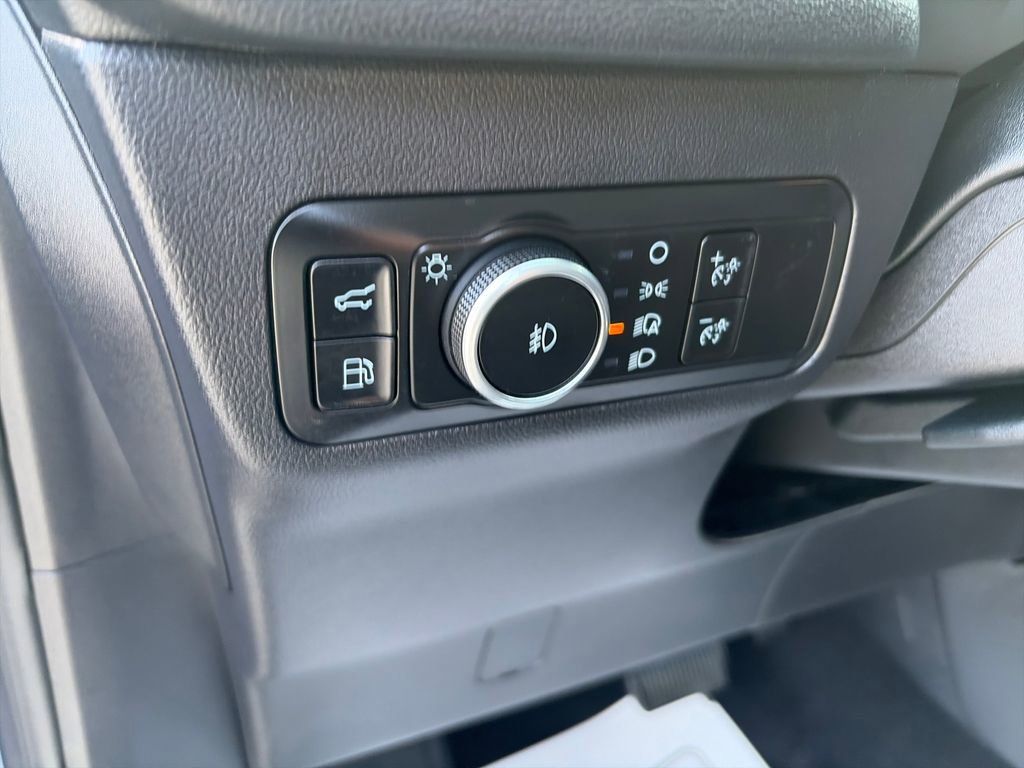 Used 2025 Ford Escape Platinum w/ Premium Technology Package FWD image 19