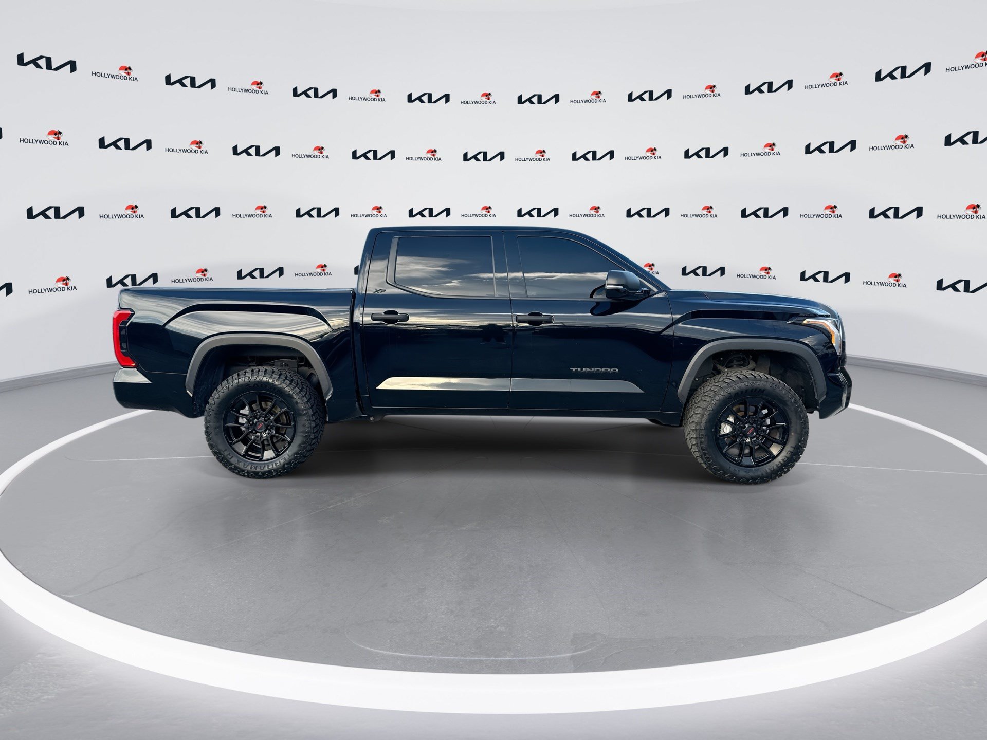 Used 2023 Toyota Tundra SR5 w/ SR5 Convenience Package AWD/4WD image 9