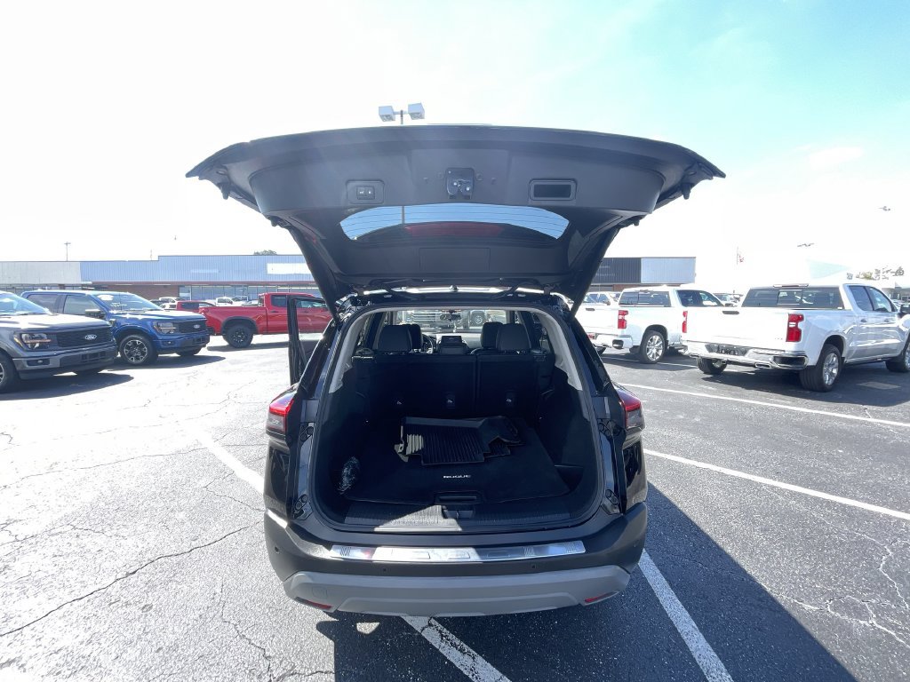 Used 2023 Nissan Rogue SV w/ SV Premium B Package FWD image 27