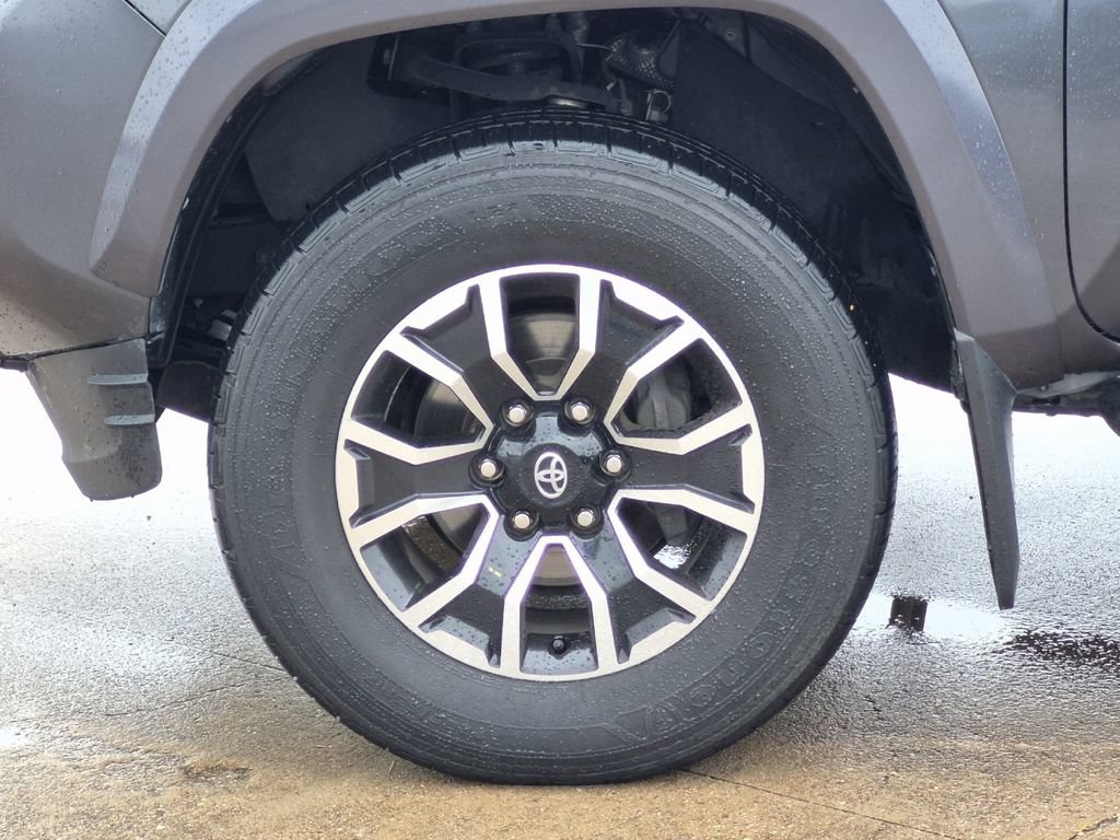 Used 2022 Toyota Tacoma TRD Sport w/ Technology Package RWD image 25