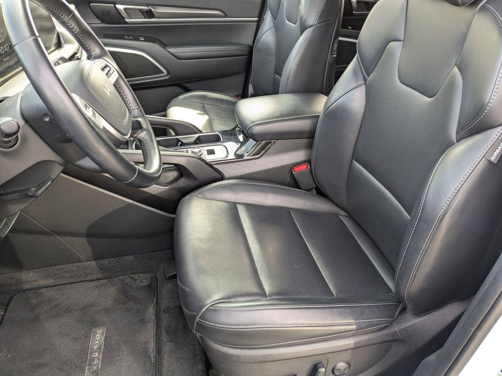 Used 2025 Kia Telluride S image 16