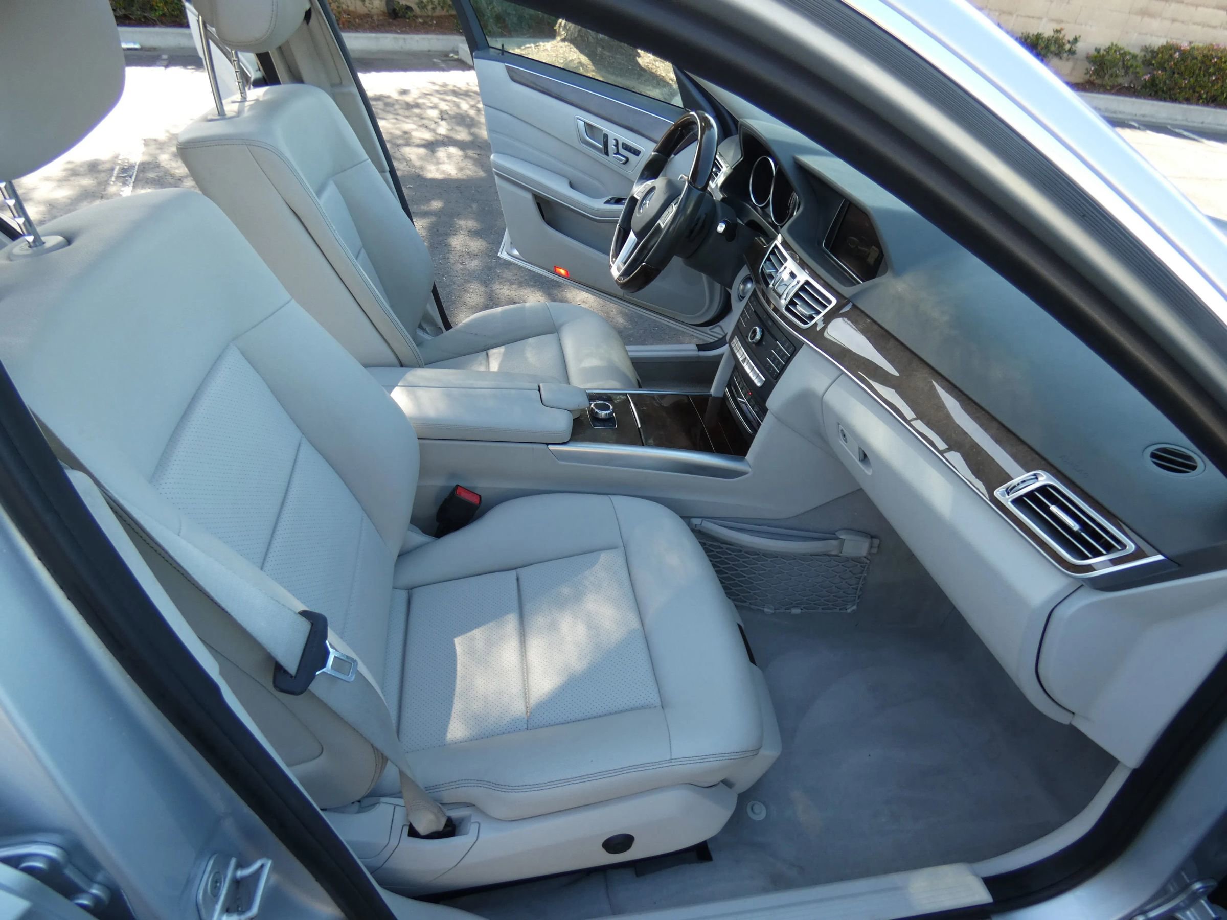 Used 2016 Mercedes-Benz E 350 Sedan w/ Premium Package image 23