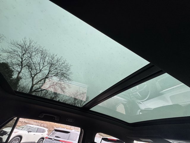 Used 2024 Volkswagen Atlas Cross Sport SE w/ Panoramic Sunroof Package image 9