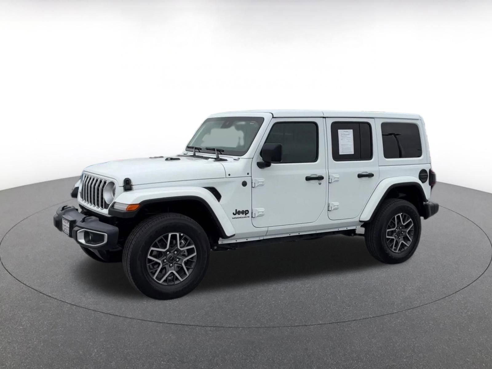Used 2025 Jeep Wrangler Sahara image 8