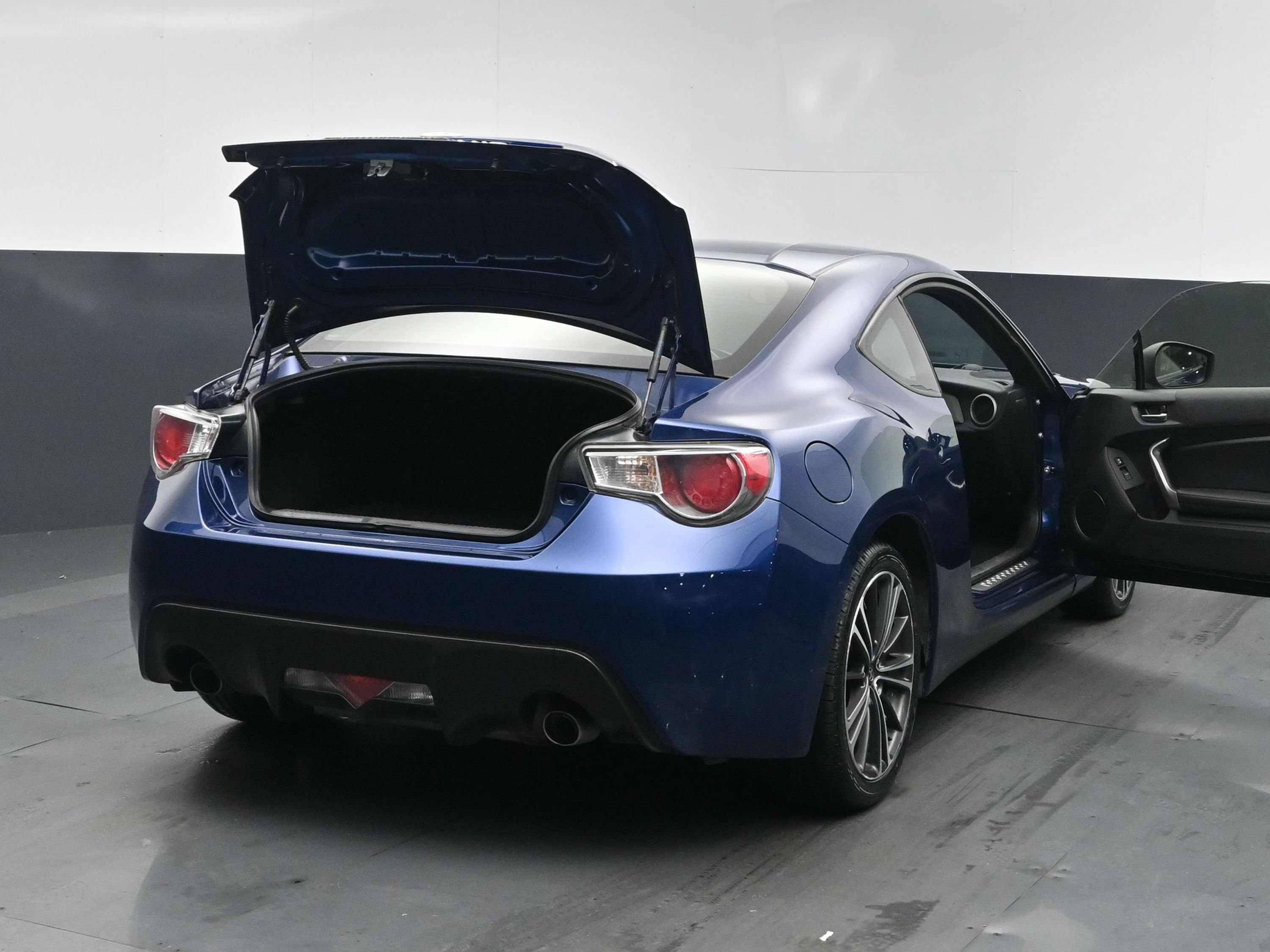 Used 2015 Scion FR-S RWD image 23
