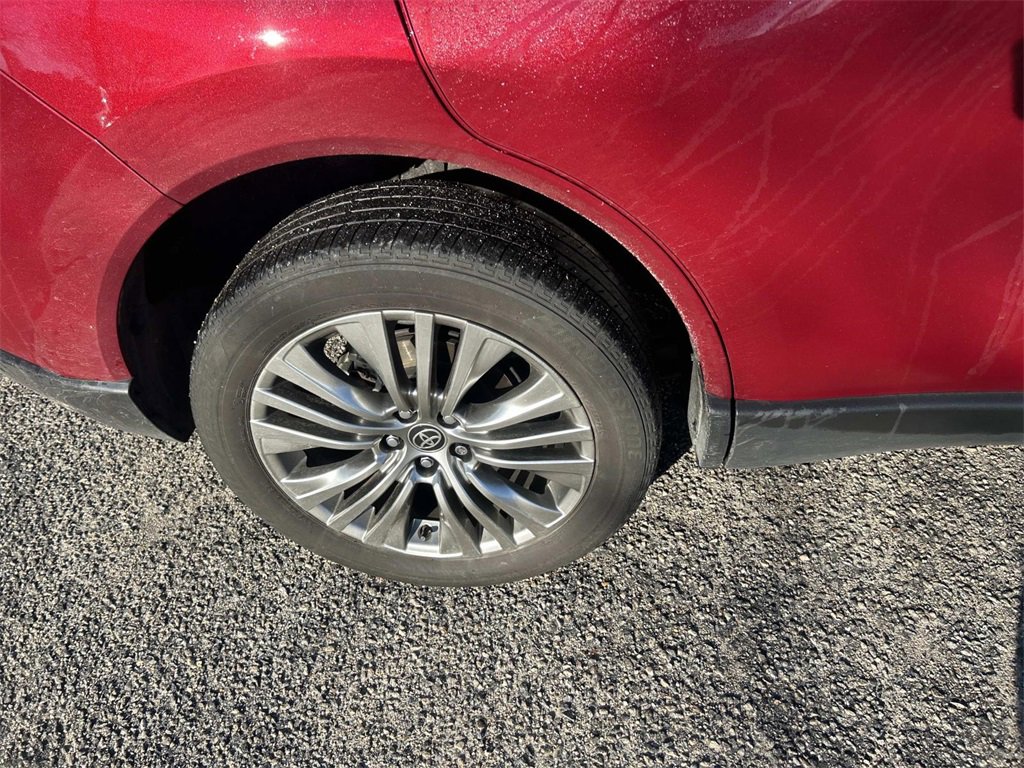 Used 2023 Toyota Venza Limited image 11
