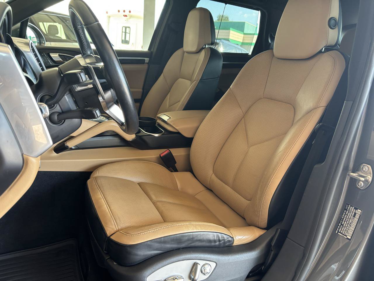 Used 2018 Porsche Cayenne S w/ Premium Package Plus AWD/4WD image 18