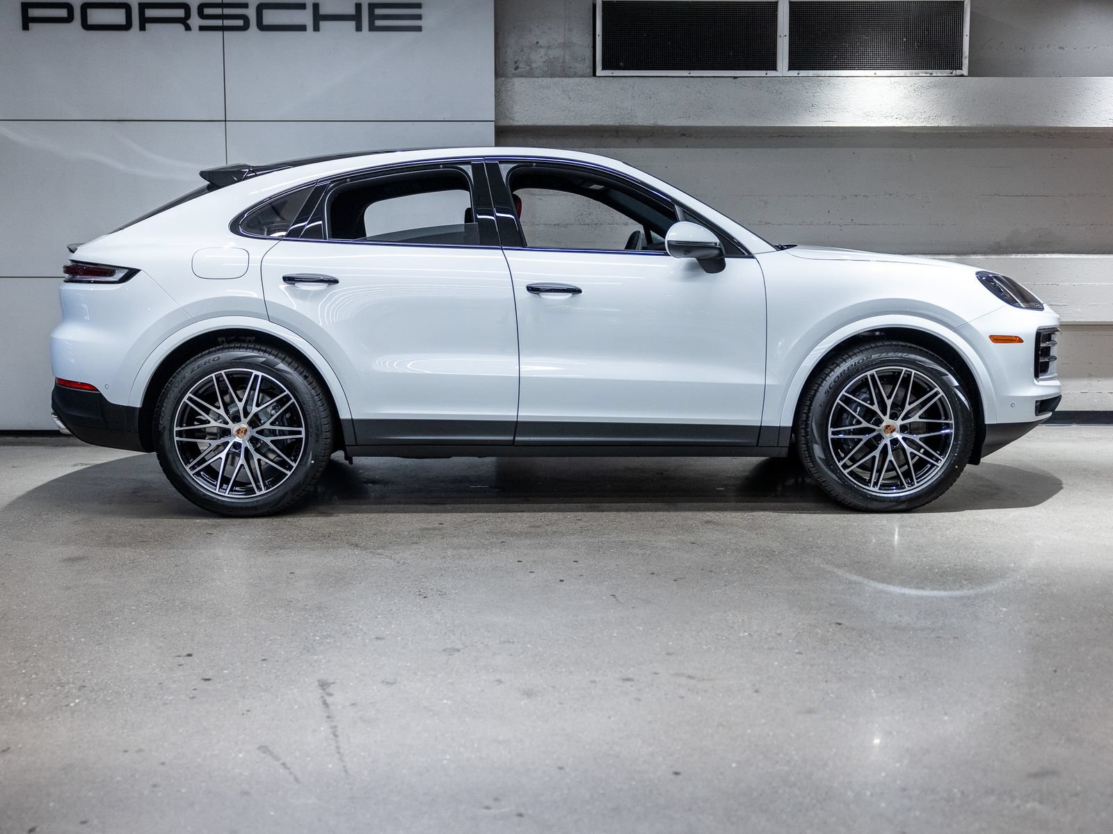 New 2026 Porsche Cayenne Coupe AWD/4WD image 9