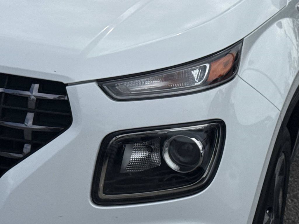 Used 2025 Hyundai Venue SEL FWD image 10