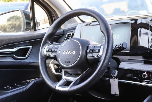 Used 2023 Kia Sportage LX AWD/4WD image 17