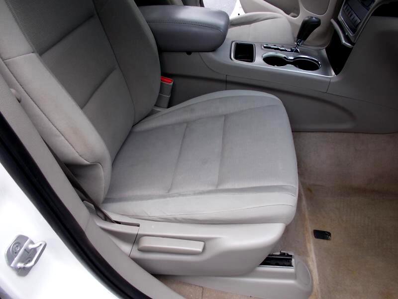 Used 2012 Jeep Grand Cherokee Laredo w/ Laredo E Group image 21