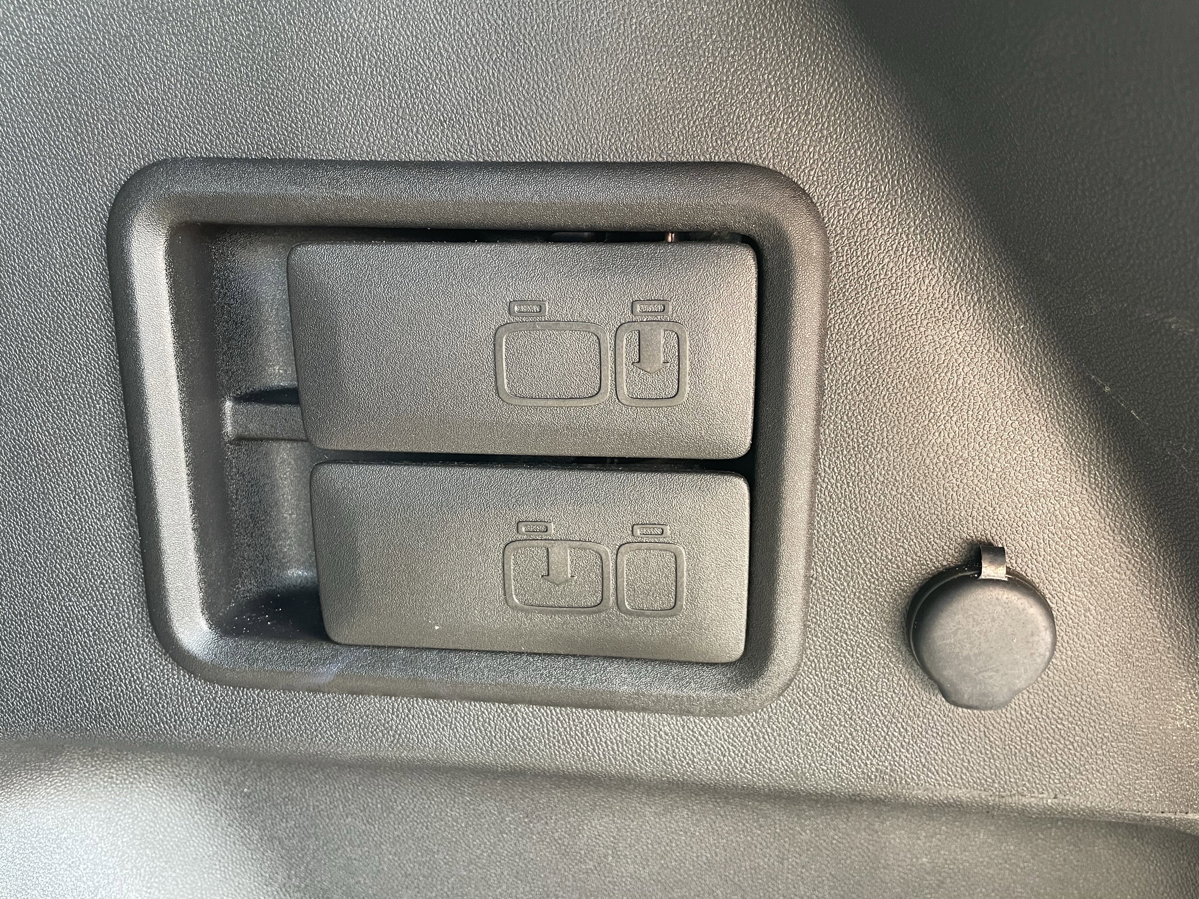 Used 2023 Chevrolet Equinox LT image 6