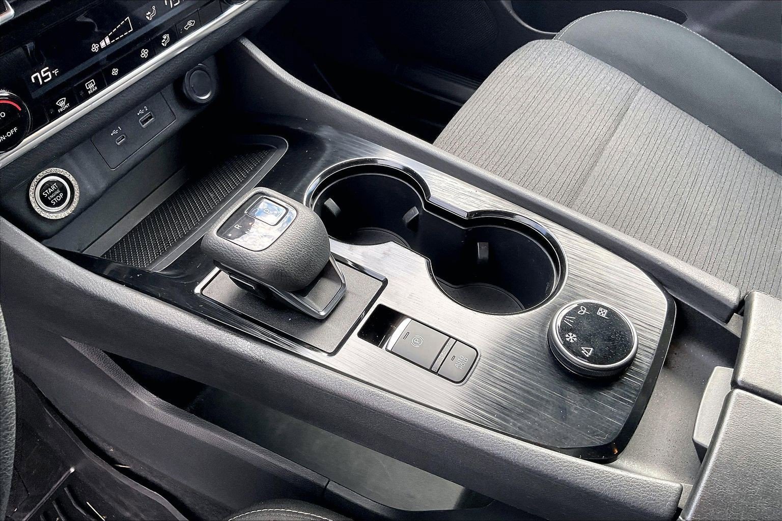 Used 2022 Nissan Rogue SV image 13