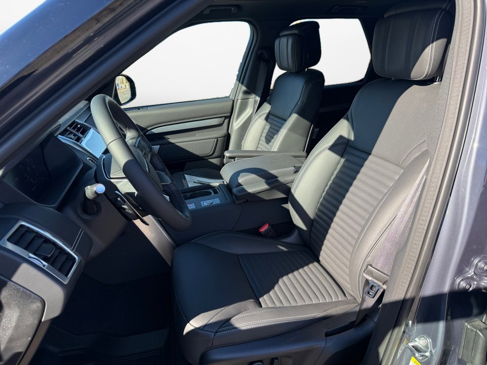 New 2026 Land Rover Discovery Limited Edition AWD/4WD image 9