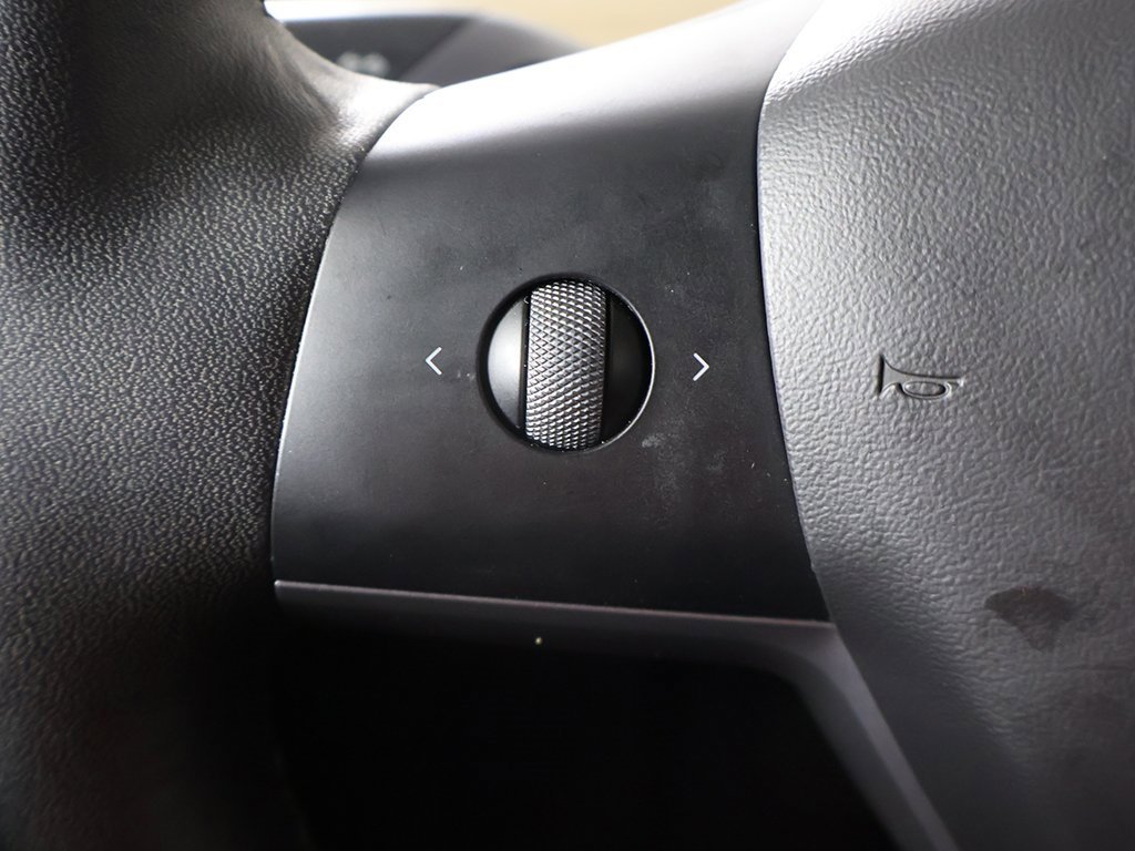 Used 2022 Tesla Model Y Long Range image 37