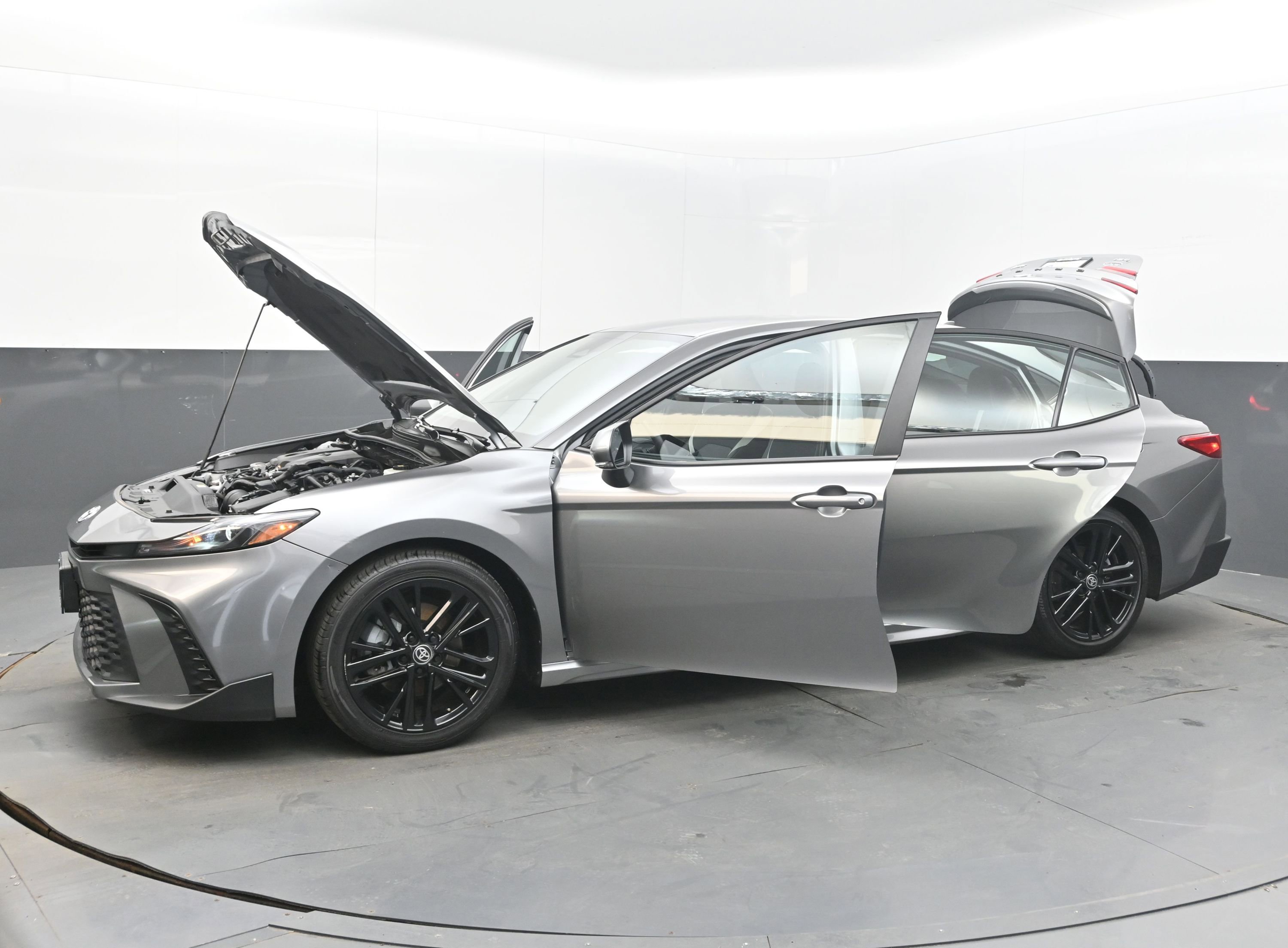 Used 2025 Toyota Camry SE FWD image 40