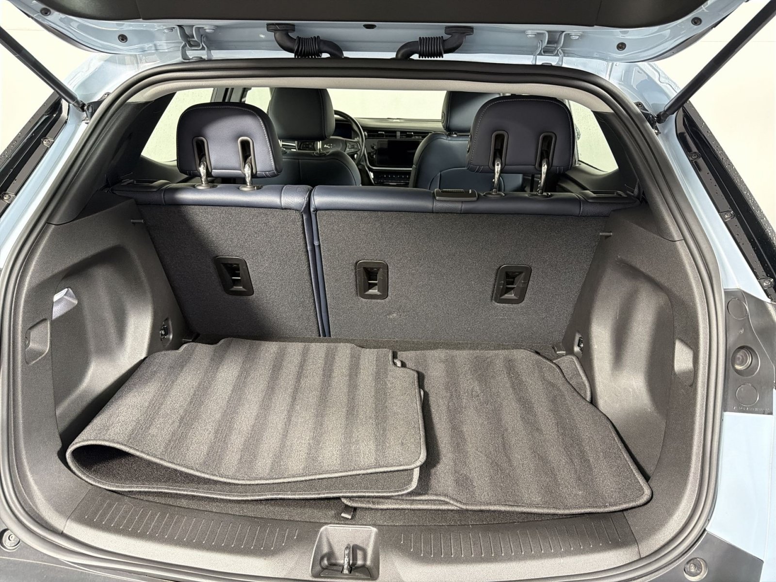 Used 2023 Chevrolet Bolt EUV LT w/ Convenience Package FWD image 25