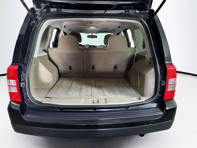 Used 2014 Jeep Patriot Latitude w/ Sun/Sound Group AWD/4WD image 29