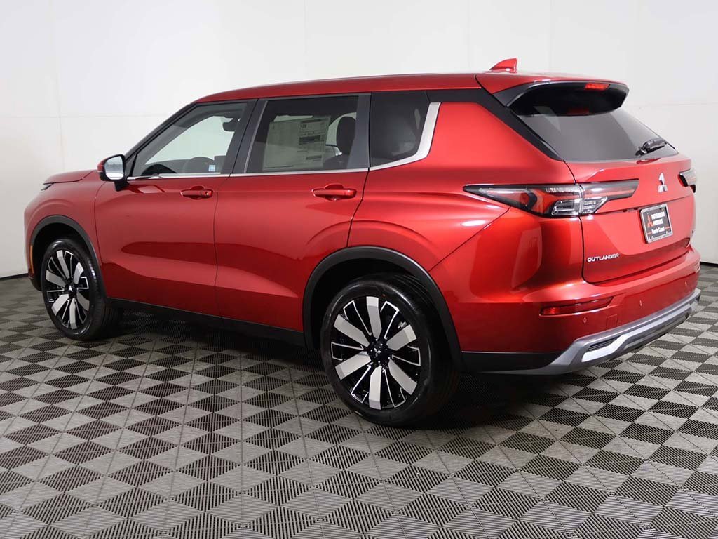New 2025 Mitsubishi Outlander SE image 15