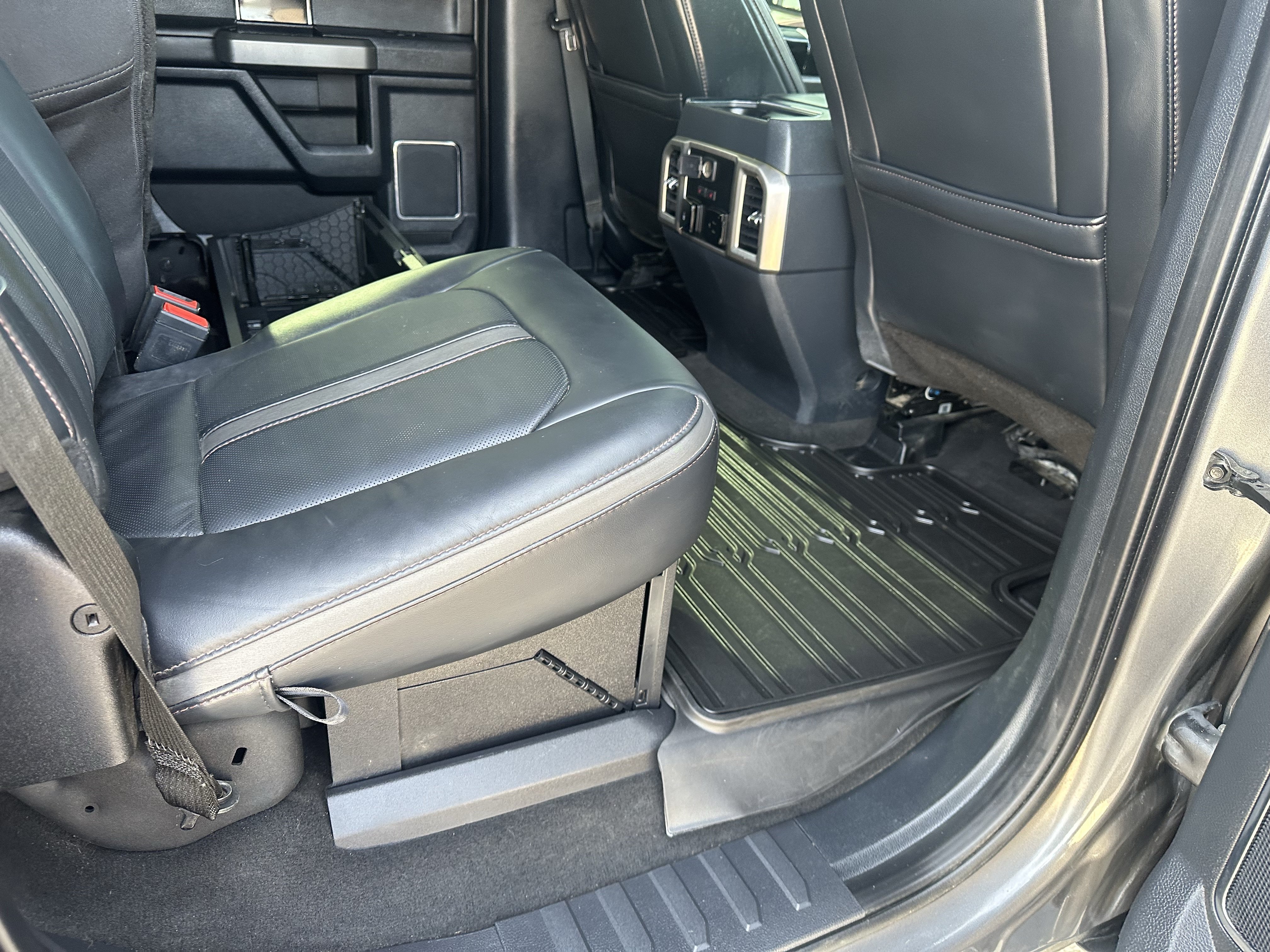 Used 2022 Ford F350 Platinum AWD/4WD image 6
