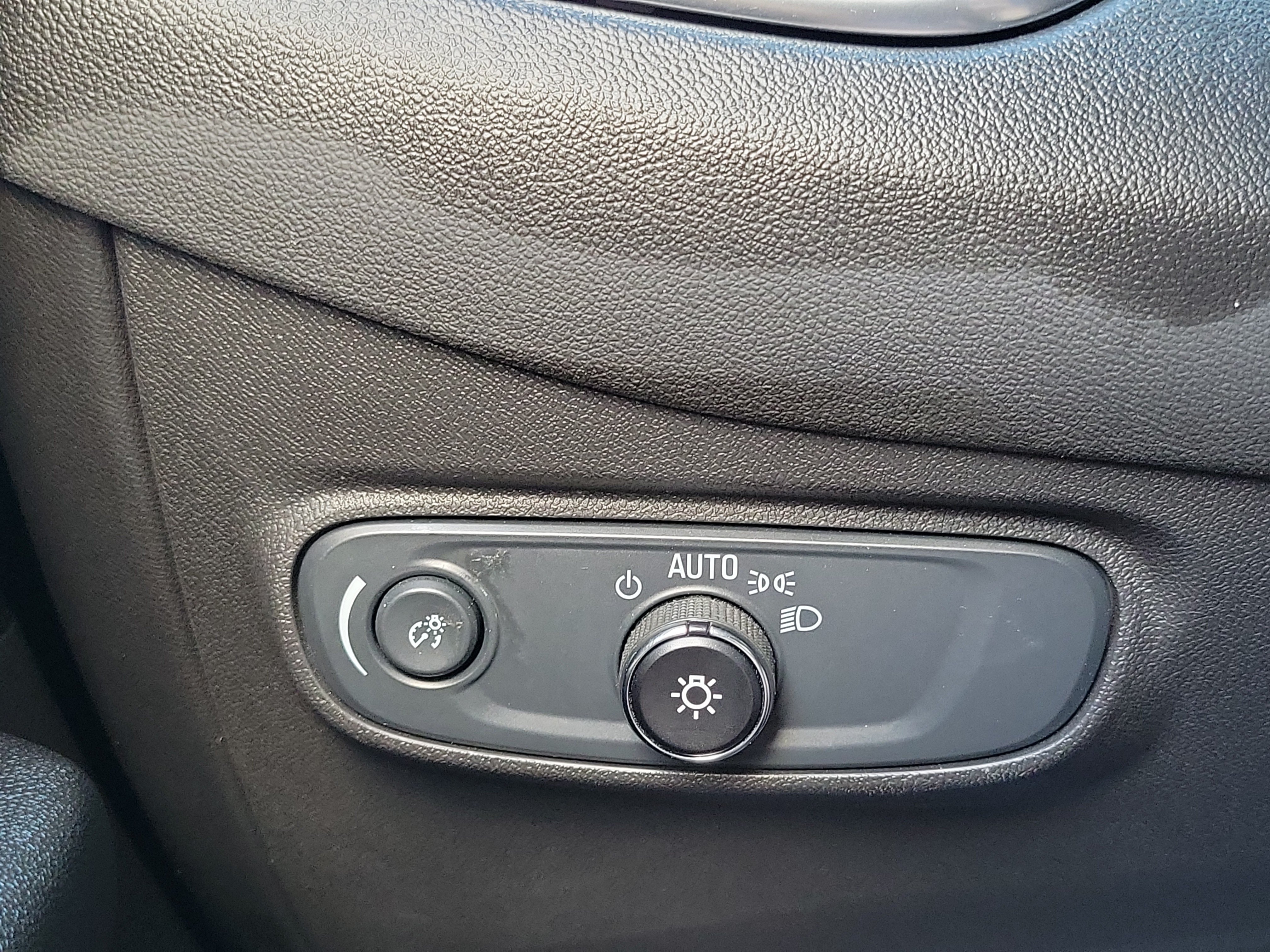 Used 2024 Chevrolet Equinox LT FWD image 14