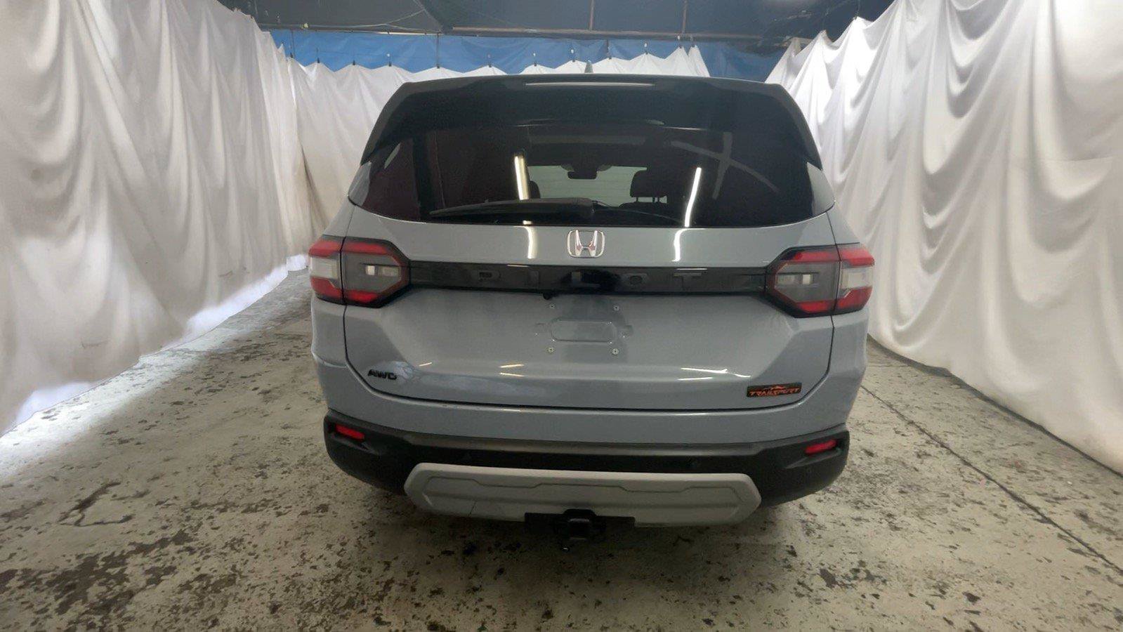 Certified 2024 Honda Pilot TrailSport image 9