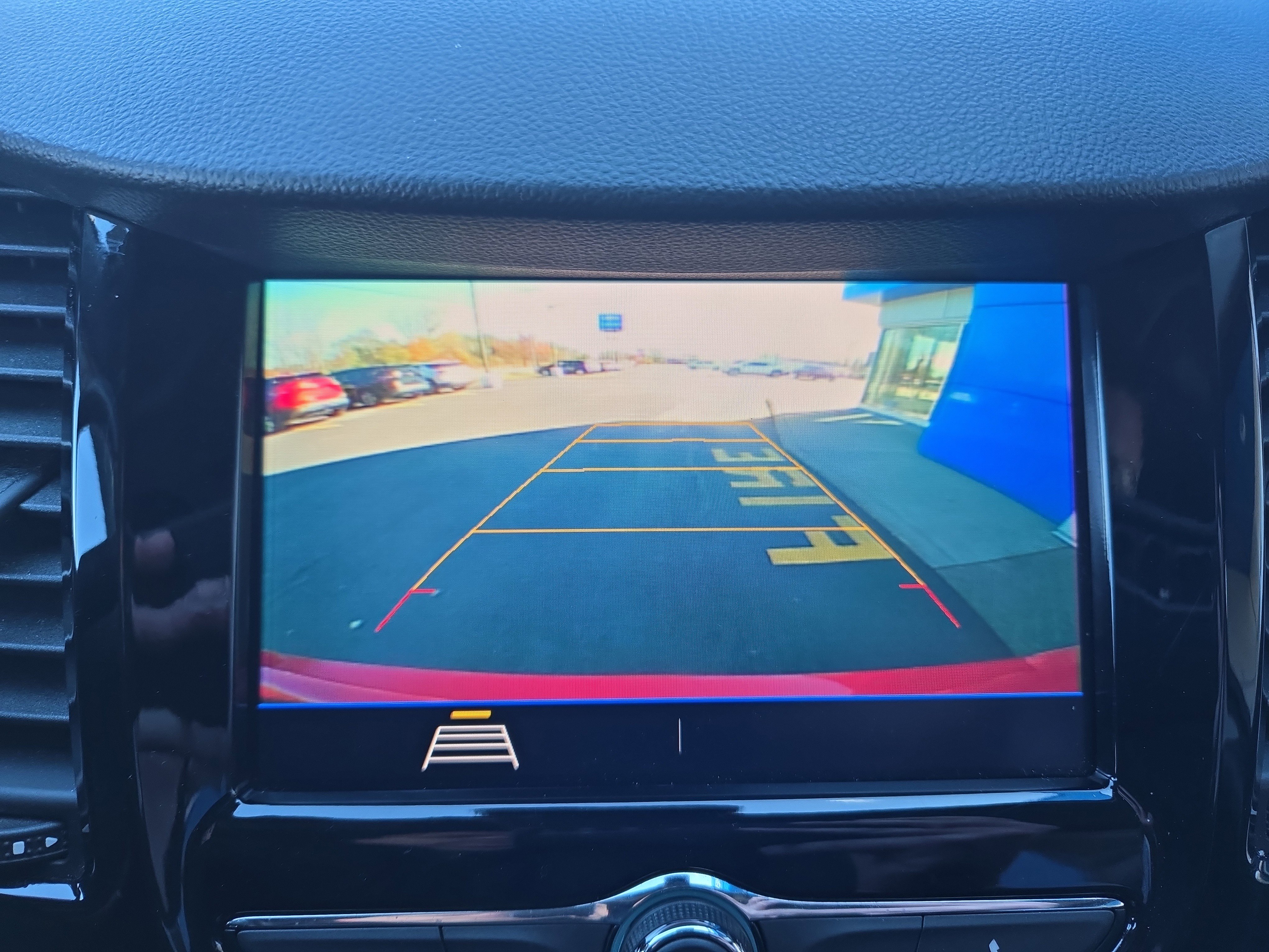 Used 2020 Chevrolet Trax LT w/ LT Convenience Package image 10