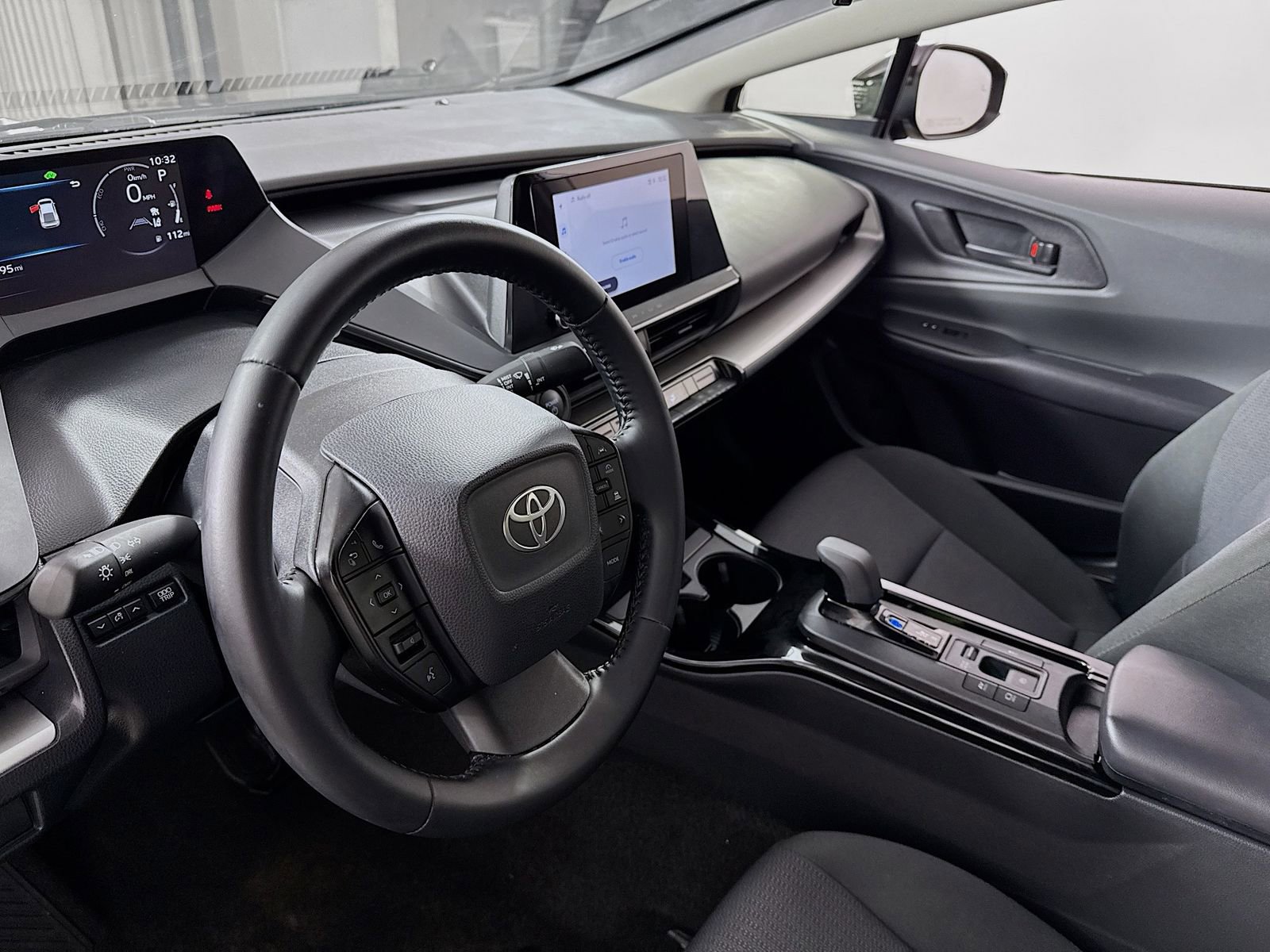 Used 2025 Toyota Prius LE FWD image 7