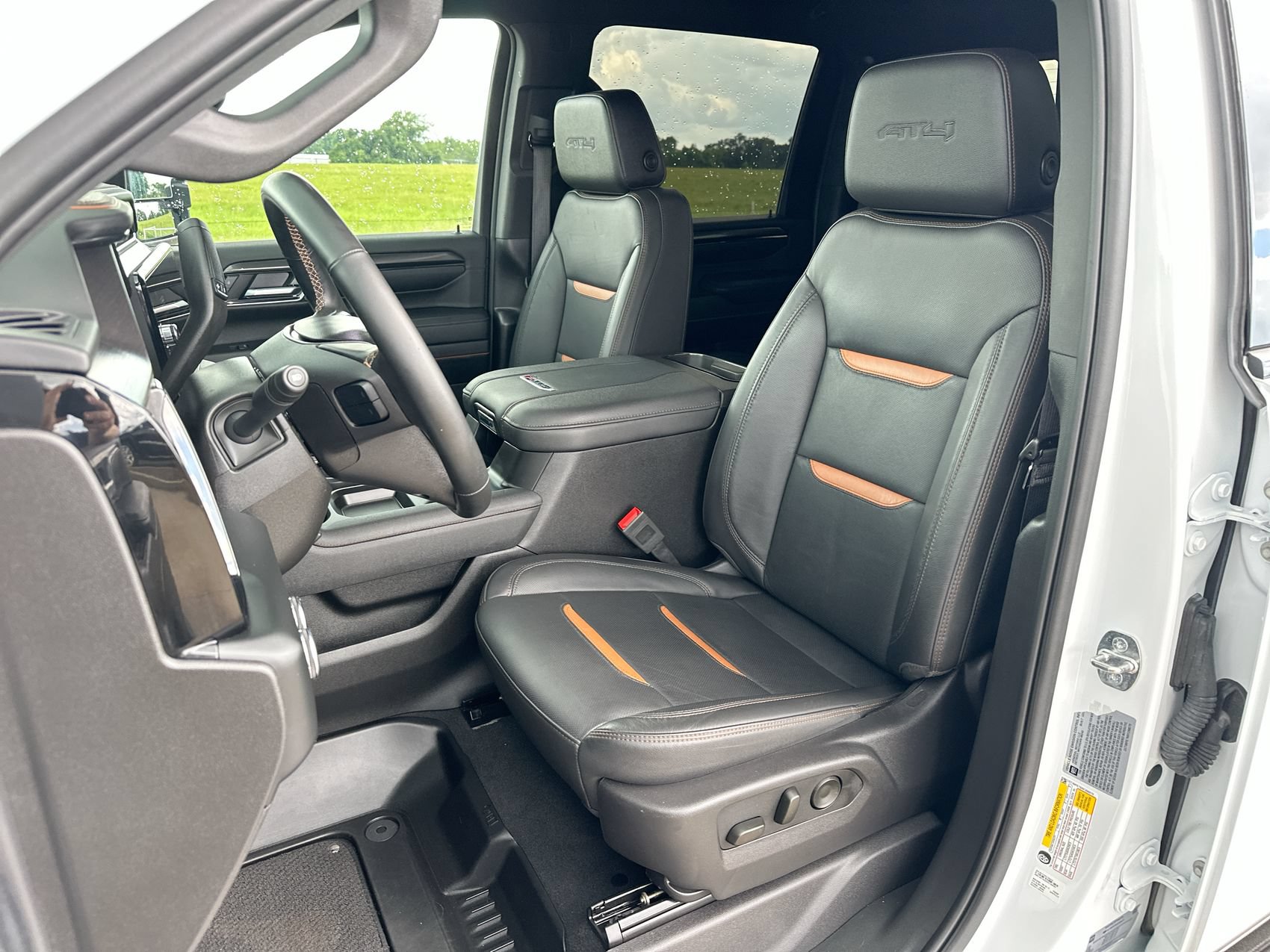 Used 2024 GMC Sierra 2500 AT4 w/ Technology Package AWD/4WD image 11
