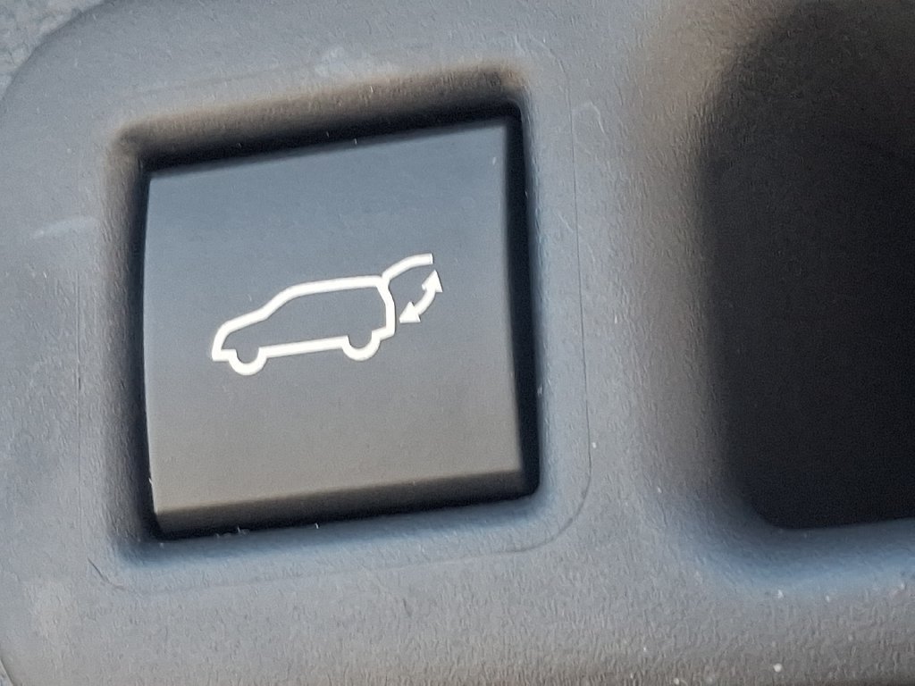 Used 2022 Toyota Highlander XLE AWD/4WD image 29