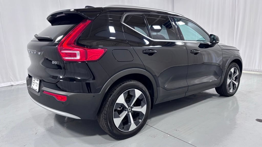 Certified 2025 Volvo XC40 B5 Plus AWD/4WD image 6