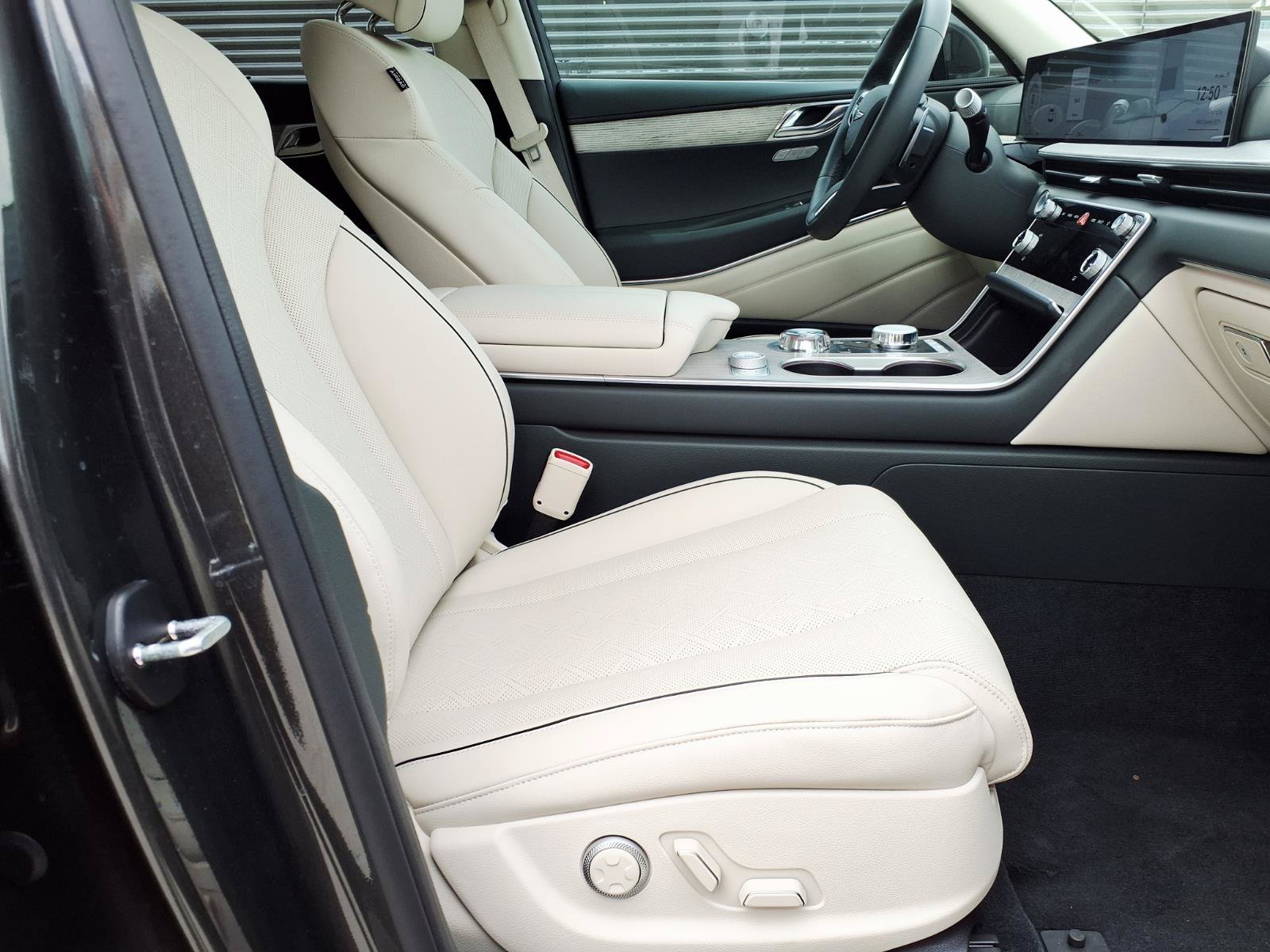 Certified 2026 Genesis GV80 3.5T Advanced AWD/4WD image 11