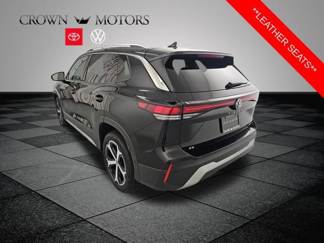 Used 2025 Volkswagen Tiguan SE w/ Panoramic Sunroof Package AWD/4WD image 4