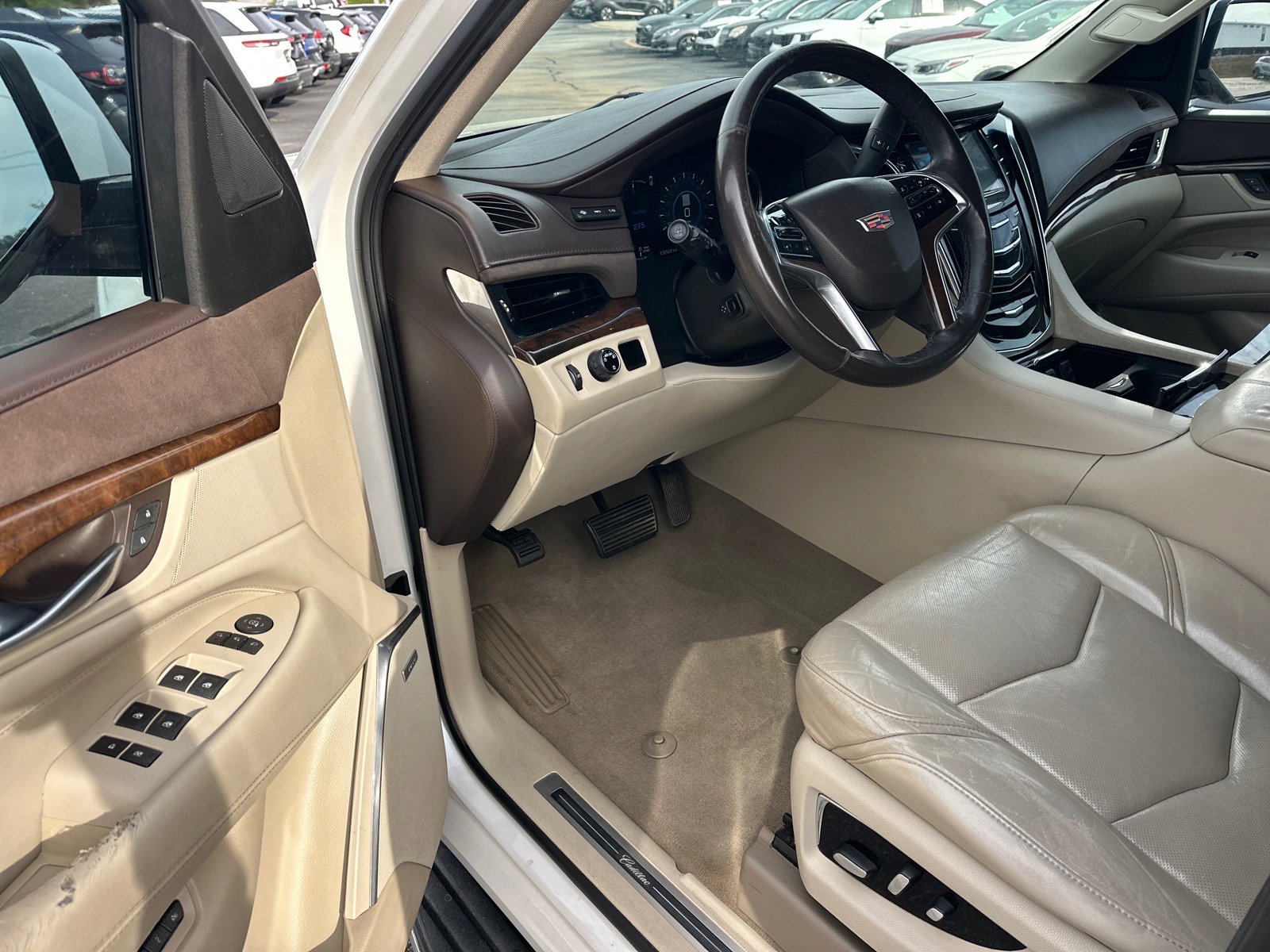 Used 2017 Cadillac Escalade Luxury RWD image 6